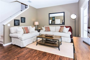 TV - Beautiful Townhouse Next to Disney Parks 24 (Kissimmee)