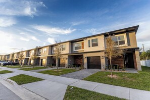 Exterior - Luxury Vacation Home With Splash Pool/bbq 03 (Kissimmee)