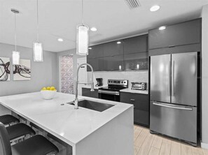 Microwave, oven, stovetop, dishwasher - Beautiful Vacation Home With Splash Pool 35 (Kissimmee)