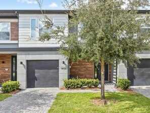 Front of property - Beautiful Vacation Home With Splash Pool 35 (Kissimmee)