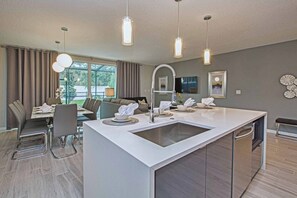 Interior - Free Pool Heat! Last Minute Deal! Near Disney 17 (Kissimmee)