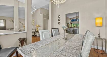 Enchanting House few min Away From the Parks 52