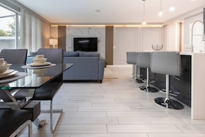 Dining - Luxury Remodeled Home W/splash Pool Near Disney 31 (Kissimmee)