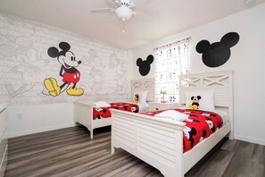 4 bedrooms, individually decorated, iron/ironing board, bed sheets - Lake View Home With Private Pool at Bella Vida 91 (Kissimmee)