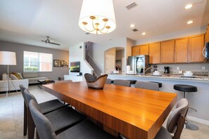 In-room dining - Lake View Home With Private Pool at Bella Vida 91 (Kissimmee)