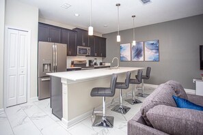 電子レンジ、オーブン、コンロ、食器洗い機