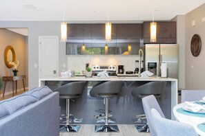 電子レンジ、オーブン、コンロ、食器洗い機