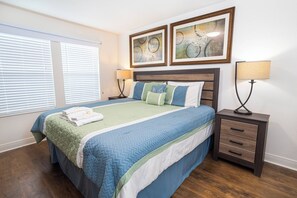 4 soverom, skrivebord for bærbar PC, strykejern/-brett og sengetøy