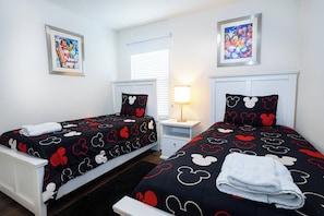 4 bedrooms, laptop workspace, iron/ironing board, bed sheets - Beautiful Townhome With Hot Tub 13 (Kissimmee)