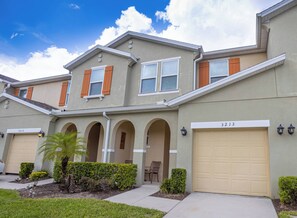 Front of property - Beautiful Townhome With Hot Tub 13 (Kissimmee)