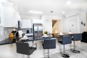 Microwave, oven, stovetop, dishwasher - Beautiful Townhome With Hot Tub 13 (Kissimmee)