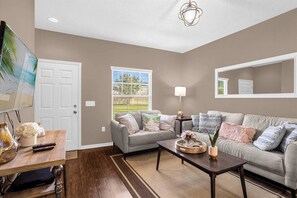 TV - Beautiful Townhouse Next to Disney Parks 04 (Kissimmee)