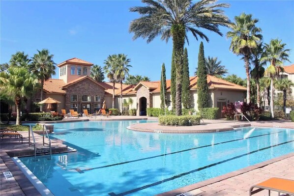 Outdoor pool - Harry Porter Theme Home Near to Disney 15 (Davenport)