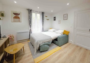 1 chambre, fer et planche Ă repasser, Wi-Fi gratuit, draps fournis