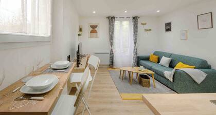 Wonderful renovated apartment near Courbevoie.