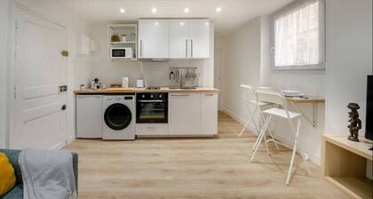 Wonderful renovated apartment near Courbevoie.