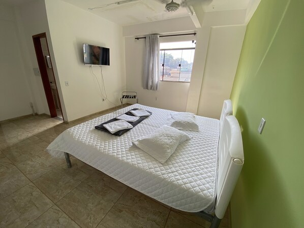 Habitación doble urbana, 1 habitación, baño privado | Escritorio, espacio para trabajar con laptop y wifi gratis