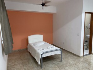 Desk, laptop workspace, free WiFi - Pousada Lider (Tres Rios)