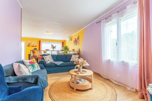 Smart-TV, Videospiele, DVD-Player, Bücher