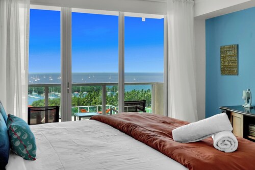 Tropical Paradise - Spacious 3-Bedroom