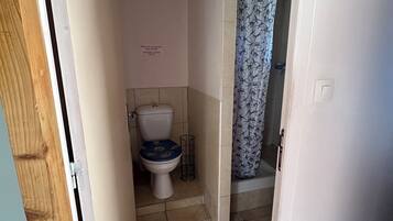 Douche, sĂšche-cheveux