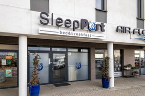 Unclassified image, 4 of 68, button - Sleep Port (Gdańsk)