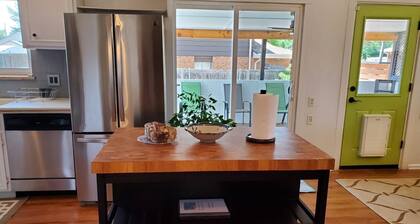 7 bedrooms, 8 beds and 4 bathroom family house in Denver.