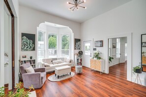 Interior - Modesto Mansion on 2 Acres - Great for Families! (Modesto)