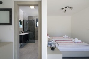 2 slaapkamers, een strijkplank/strijkijzer, wifi, beddengoed