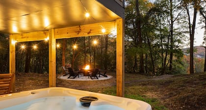 Peaceful Getaway-Hot Tub, Fire Pit, PS5, Amazing Views!