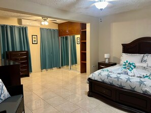 1 bedroom, iron/ironing board, WiFi, bed sheets - Ocean Breeze Comfort (Tortola)