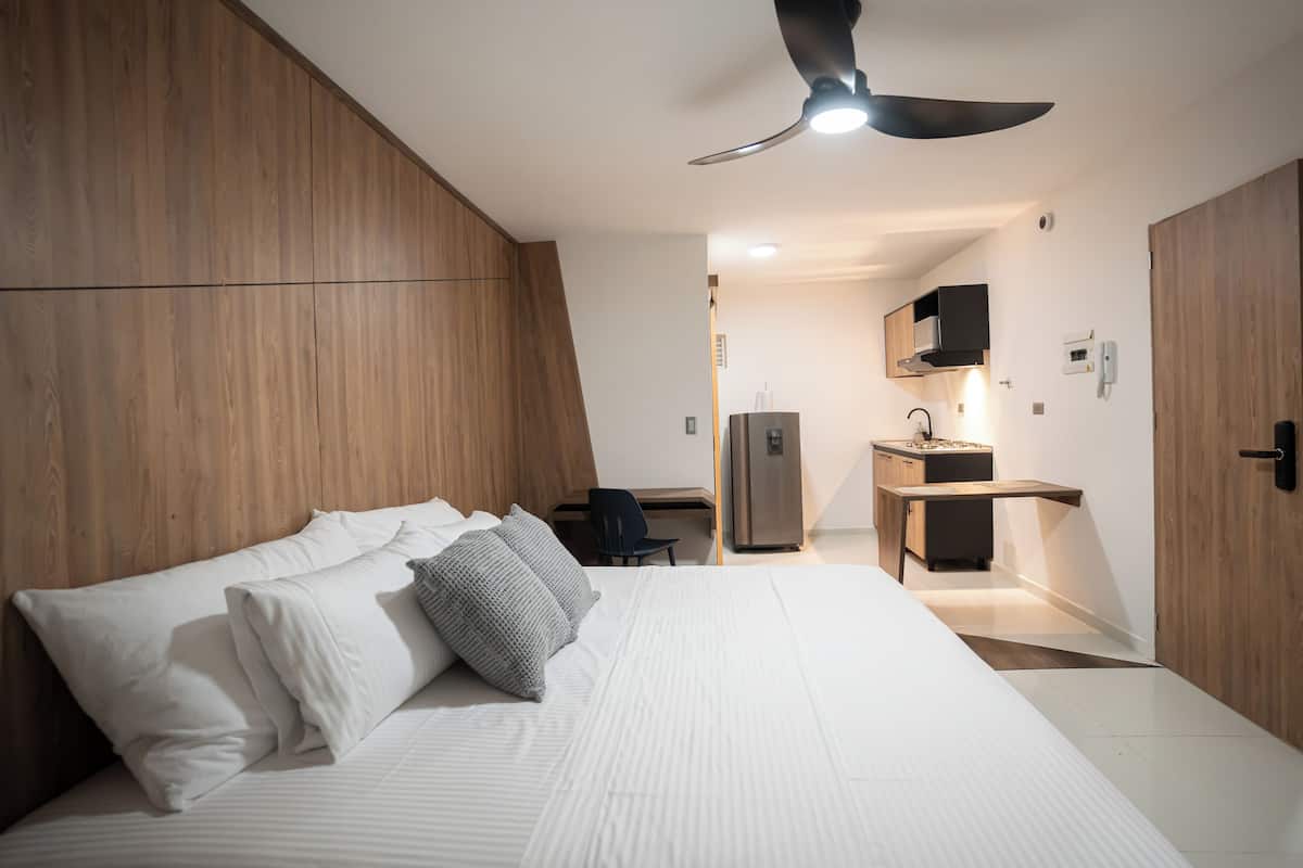 1 bedroom, Egyptian cotton sheets, premium bedding