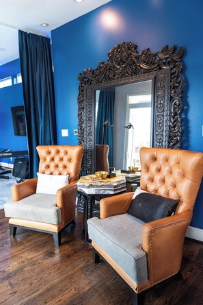 Interior - Luxury Retreat: Agora Haus with Spectacular Downtown Houston Skyline Views (Houston)