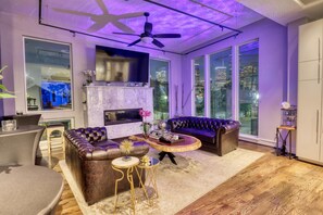 Smart TV, fireplace, music library, stereo