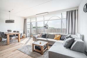 Smart TV - Modern Appartement met Gratis Fietsen. Ideaal Voor een Stedenstrip! (Breda)