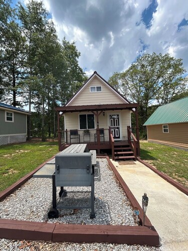 Cozy cottage with AC, Pet-friendly, Near West Point Lake