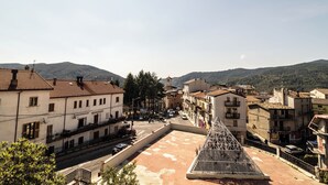 A view of a town with buildings and a clear sky. - B&B Sila in Fiore (San Giovanni in Fiore)