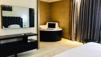 Suite Premier, para no fumadores, baño privado | 1 habitación y caja de seguridad en la habitación
