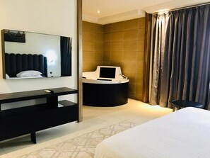 Suite Premier, Bebas Asap Rokok, kamar mandi pribadi | Brankas