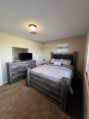 2 habitaciones, tabla de planchar con plancha, wifi y ropa de cama