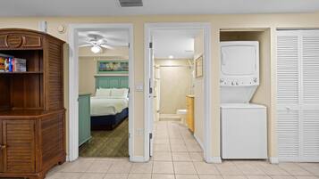 2 bedrooms, internet, bed sheets