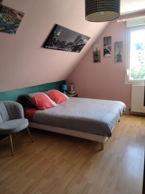 Unclassified image, 4 of 6, button - Bugatti (4 bedrooms) (Teloché)