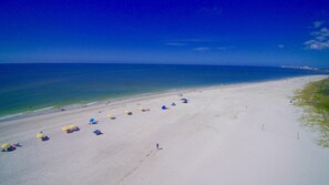 Beach nearby - Resort Style 2BR Condo: Cafe, Tiki Bar & Pools (Treasure Island)