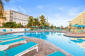 Pool - 2BR Condo: Balcony, Gulf Views & Cafe (Treasure Island)