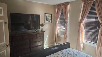 2 bedrooms, iron/ironing board, WiFi, bed sheets