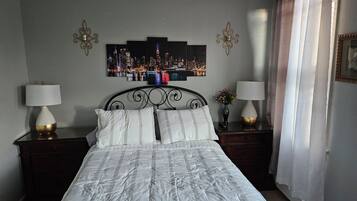 2 chambres, fer et planche à repasser, Wi-Fi, draps fournis