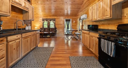 Serene Retreat, Private Setting, Near Muir Valley Climbing & Redpoint BBQ