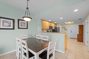 Dining - Gulffront Escape: 2BR Condo, Sleep 6 (Treasure Island)