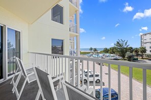 Property grounds - 2BR Condo: Beachfront, Gulf Views (Treasure Island)