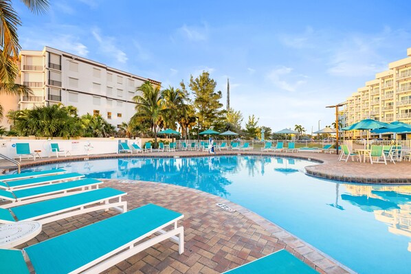 Pool - 2BR Condo: Beachfront, Gulf Views (Treasure Island)